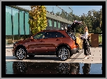 Kobieta, Cadillac XT4 350D, Bok